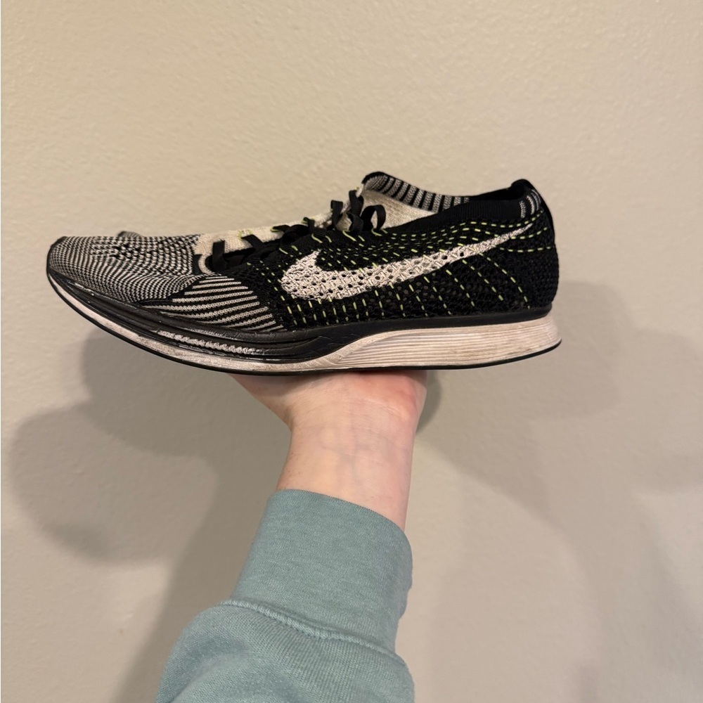 Nike Black and Yellow Athletic Shoes 8